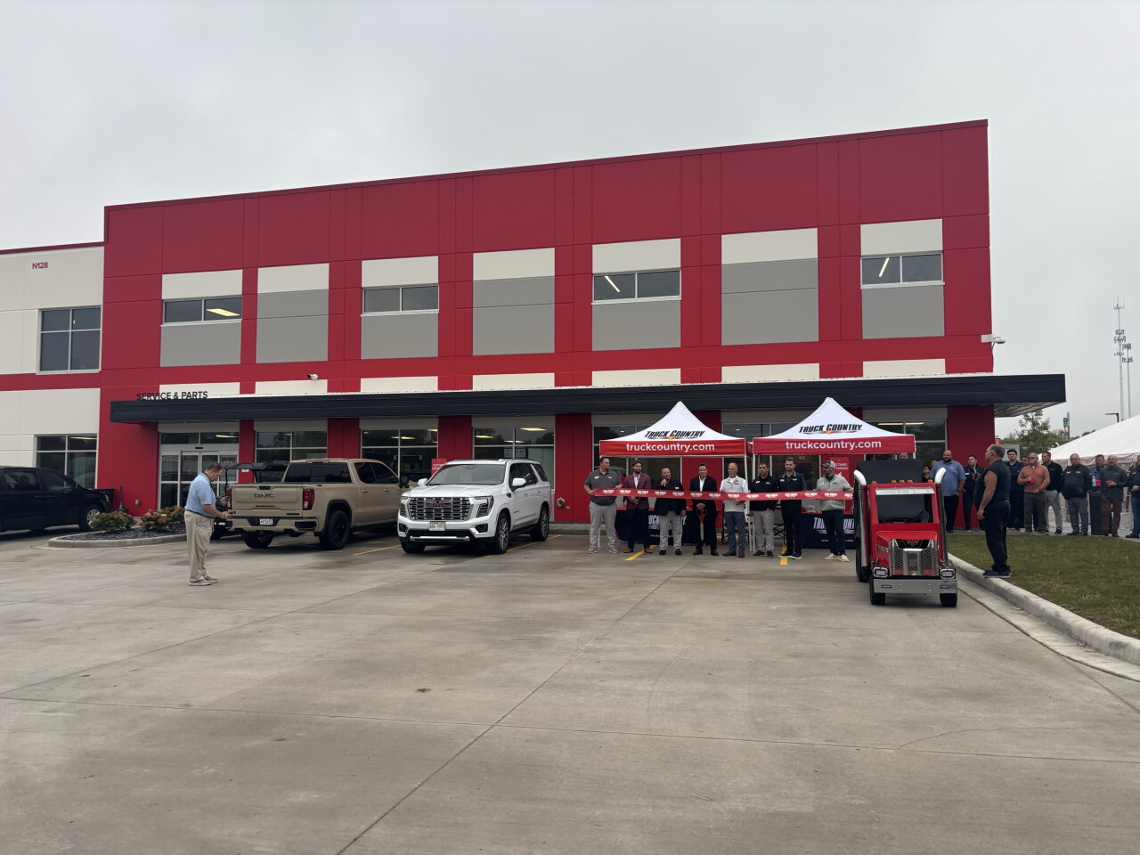 Truck Country opens new dealership and repair facility in Richfield