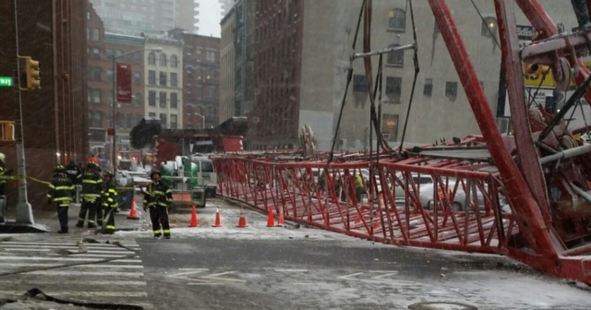 1 dead, 3 hurt after crane collapse in Manhattan