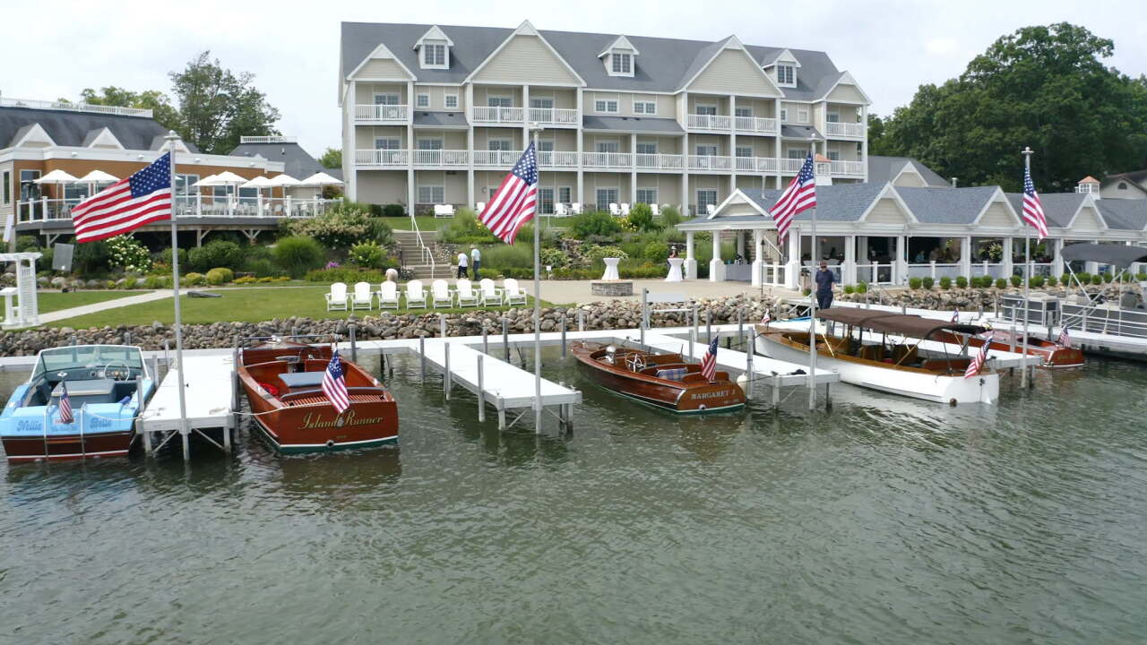 Bay Pointe Inn.png