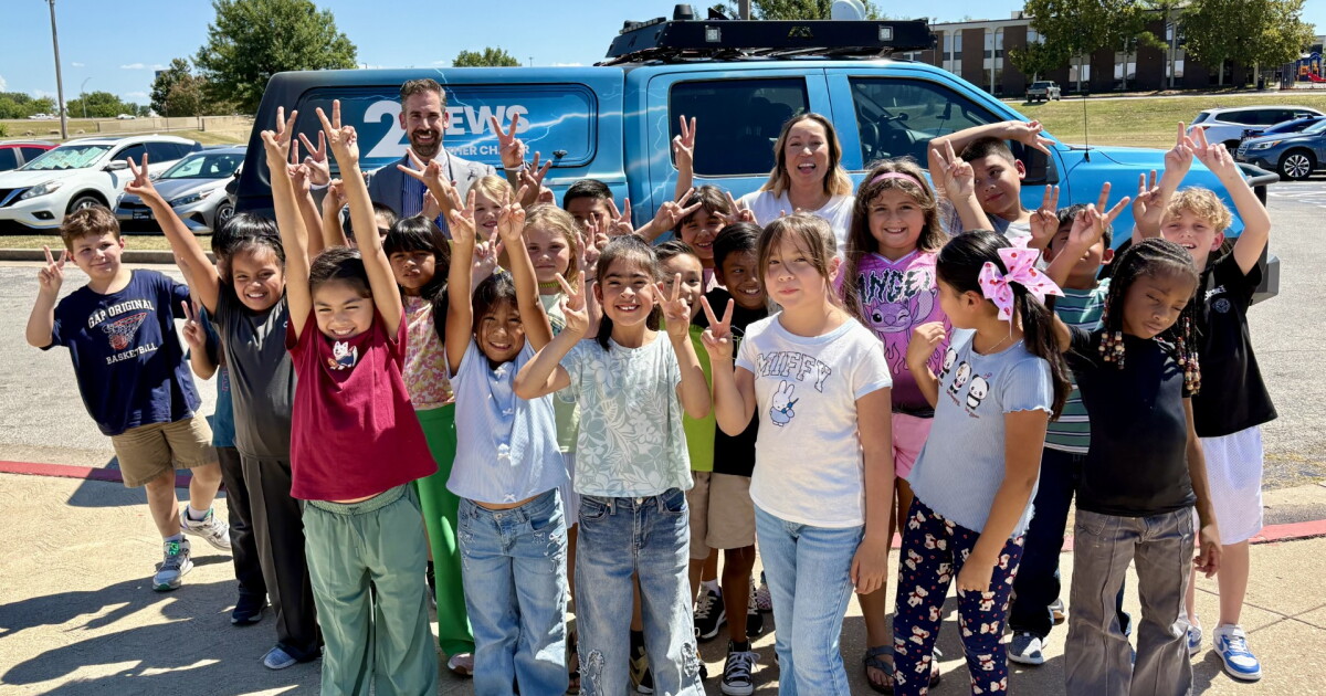 Mike Grogan Visits 3rd Graders at Roy Clark Elementary School