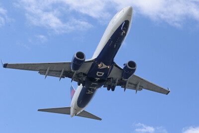 Earns Delta Air Lines