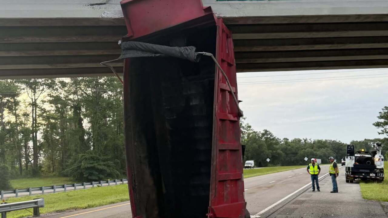 Dump truck crash shuts down portion of I-10 in Suwannee County