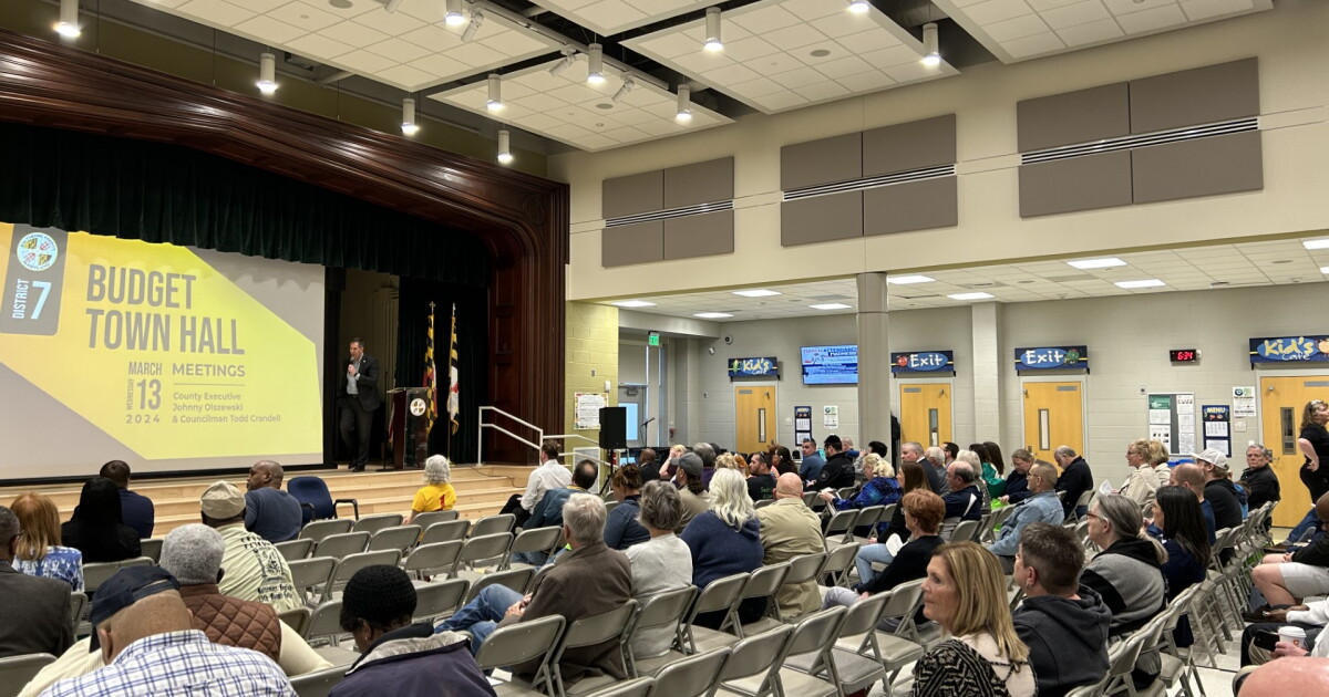 Community talks planned changes at town hall
