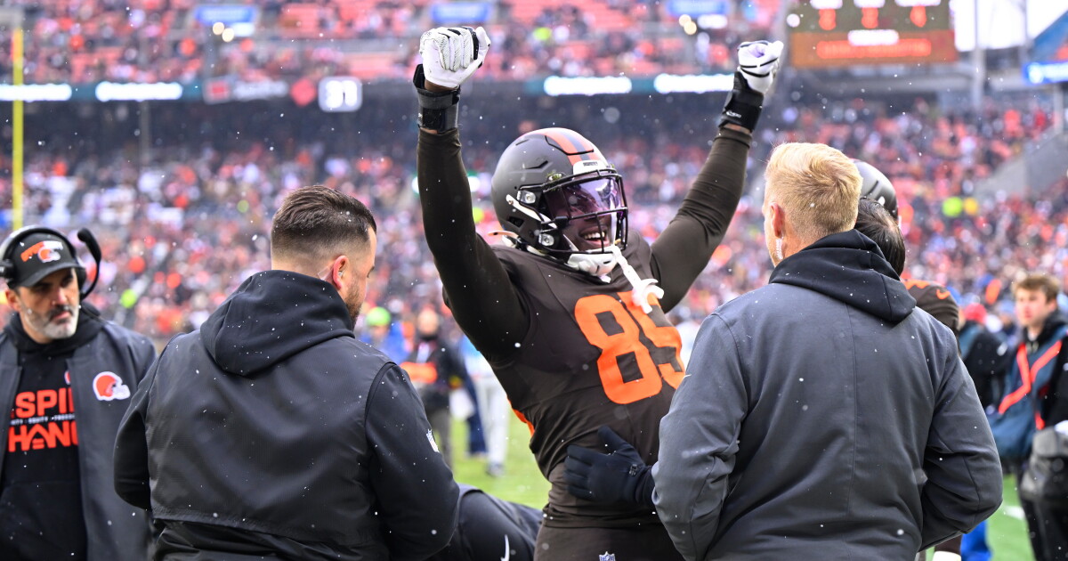 Image for Browns TE David Njoku leaves field in game against Titans