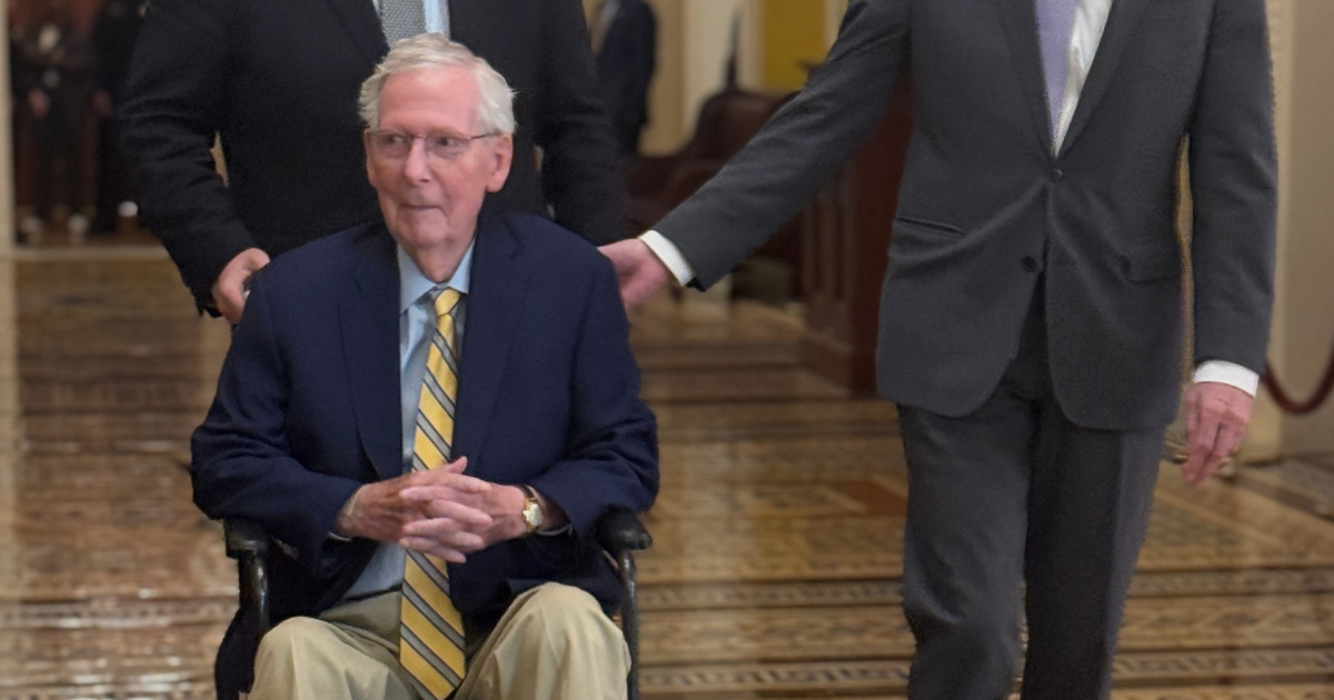 Senator Mitch McConnell aus Kentucky kehrt auf den Capitol Hill zurück ...