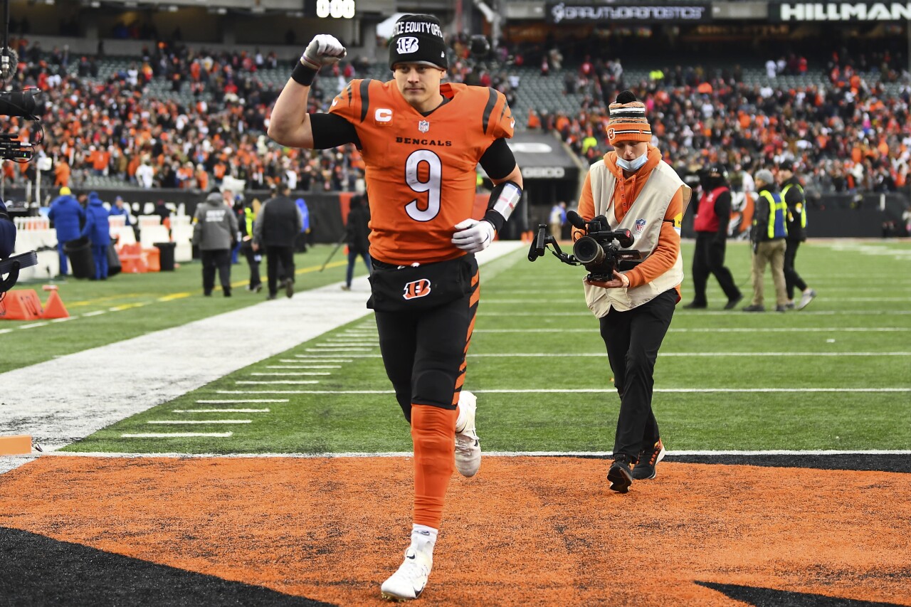 Cincinnati Bengals QB Joe Burrow celebrates win vs. Kansas City Chiefs, Jan. 2, 2022