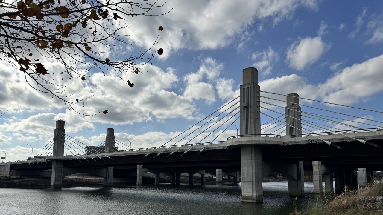 Waco I-35 Frontage Bridge.jpg