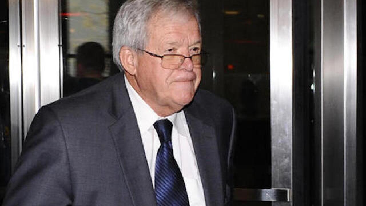 Hastert judge says letters must be public