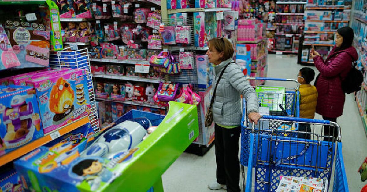 Toys R Us 2017 holiday toy book leaked online