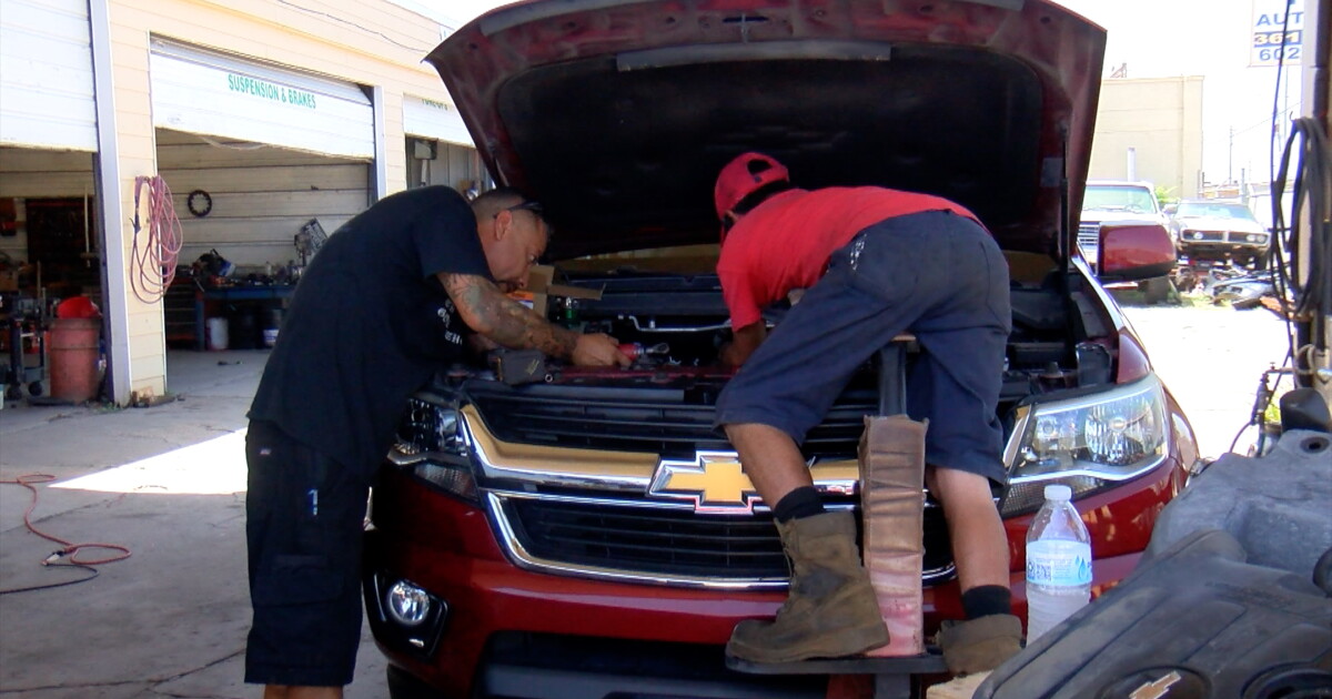 Outdoor workers in the Coastal Bend face blistering heat challenges - Vimarsana News