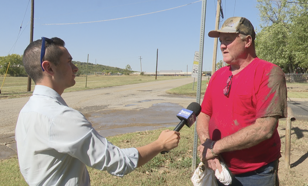 2-shot Samson Tamijani and Pawhuska City Manager Jerry Eubanks