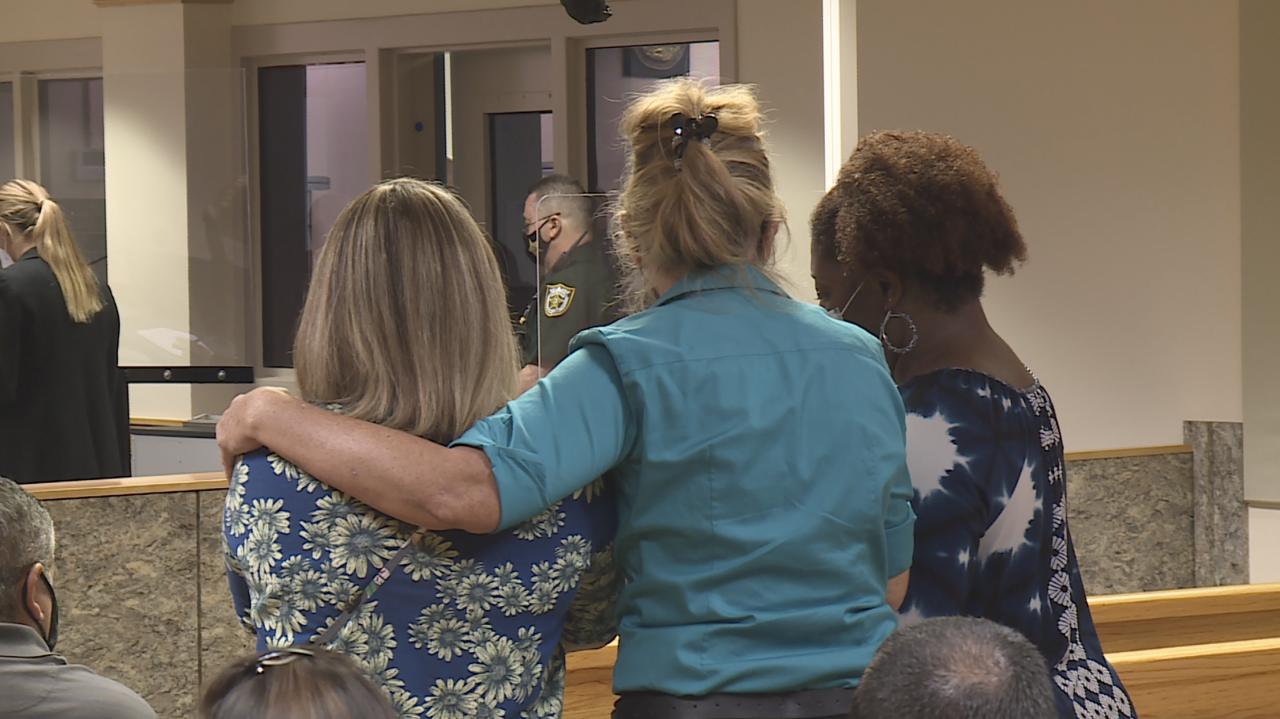 Daughter, sister and victim's advocate appear in court during hearing for Christopher Garrett