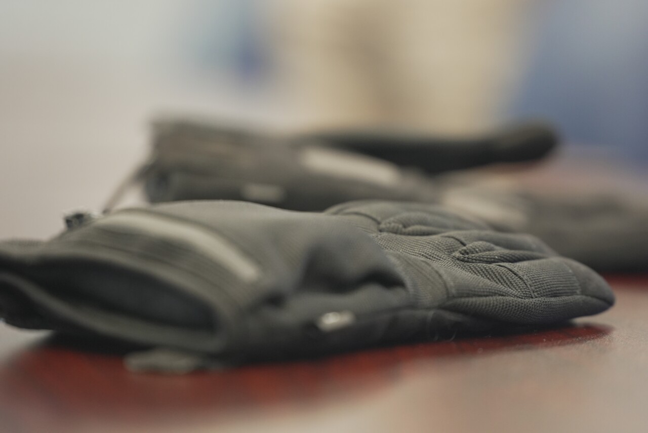 Shock gloves 3
