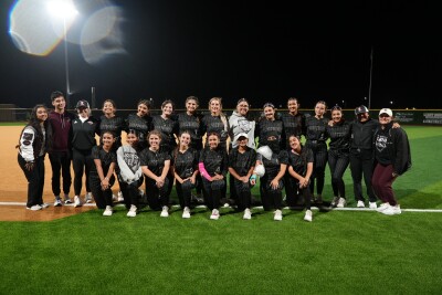 London softball wins District 30-3A tiebreaker over Bishop 7-6, Lady Pirates take 1-seed in UIL 3A-DI