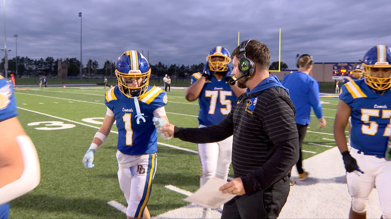 delavan darien football 2.jpg