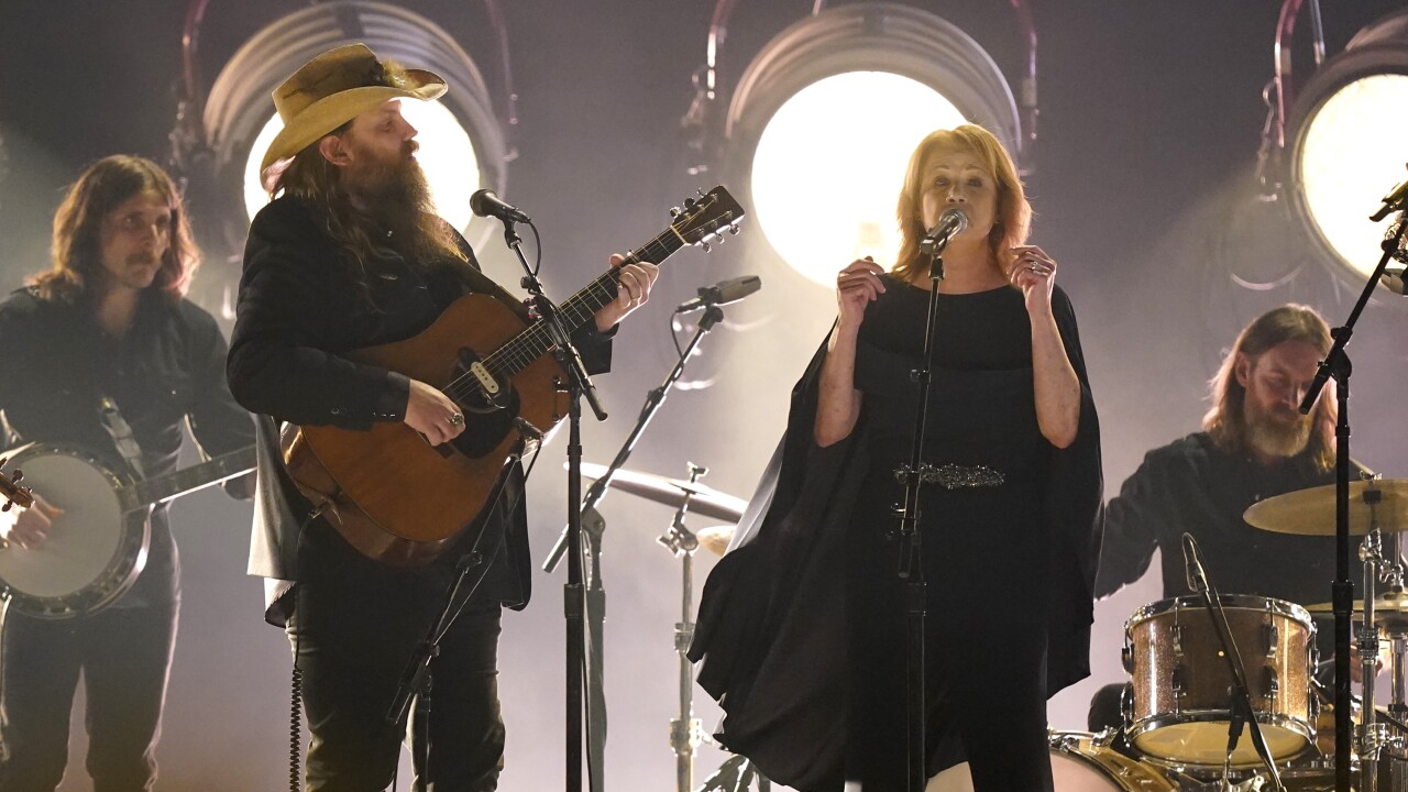 Kentucky native Chris Stapleton wins, duets with Patty Loveless at CMA's