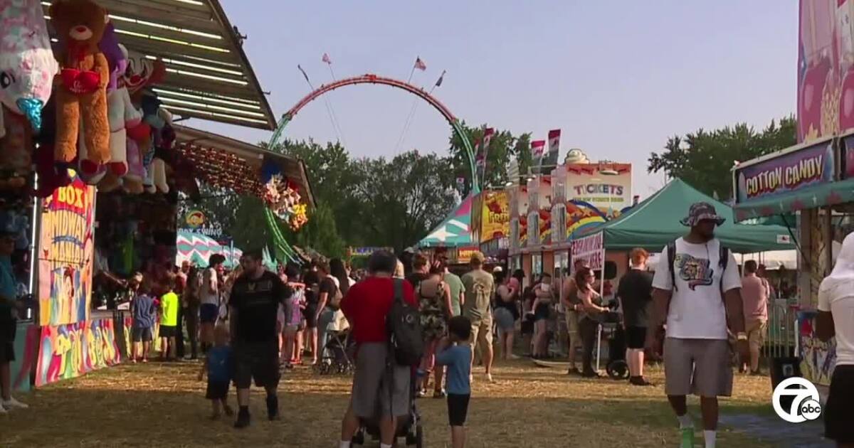 'You can't find anything like it' Clawson carnival, fireworks bring