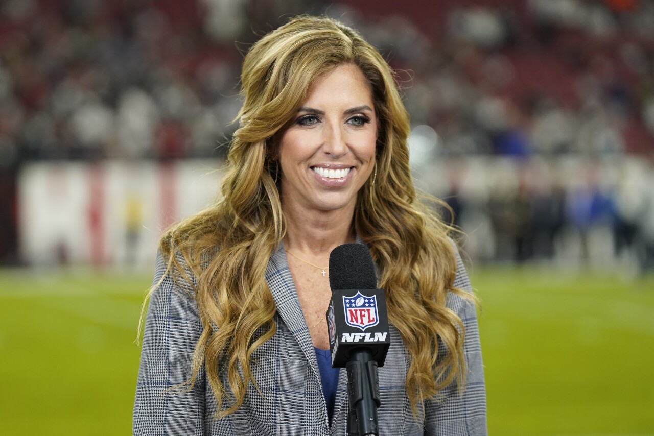 Sara Walsh in front of NFL Network microphone before playoff game between Tampa Bay Buccaneers and Dallas Cowboys, Jan. 16, 2023