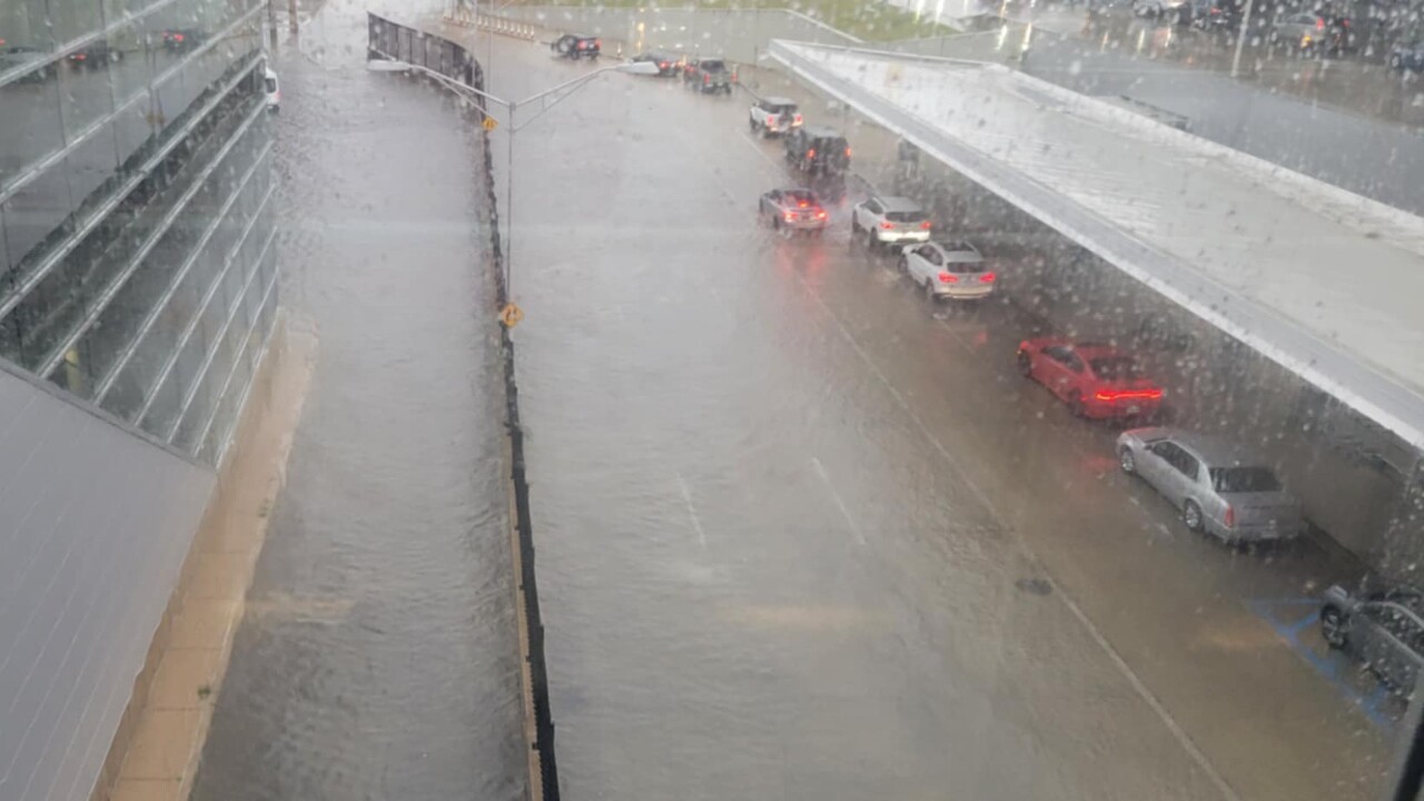 detroit metro airport 2.jpg