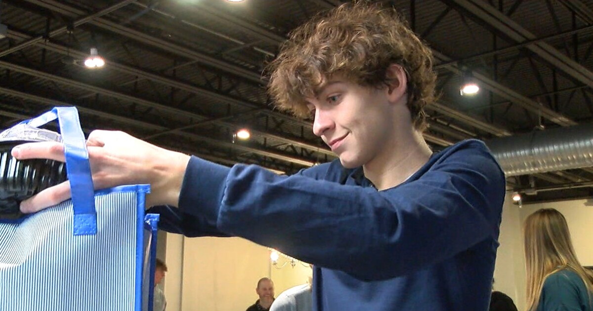 Muncie teen makes it his mission to give back to those in need this Thanksgiving - Vimarsana News