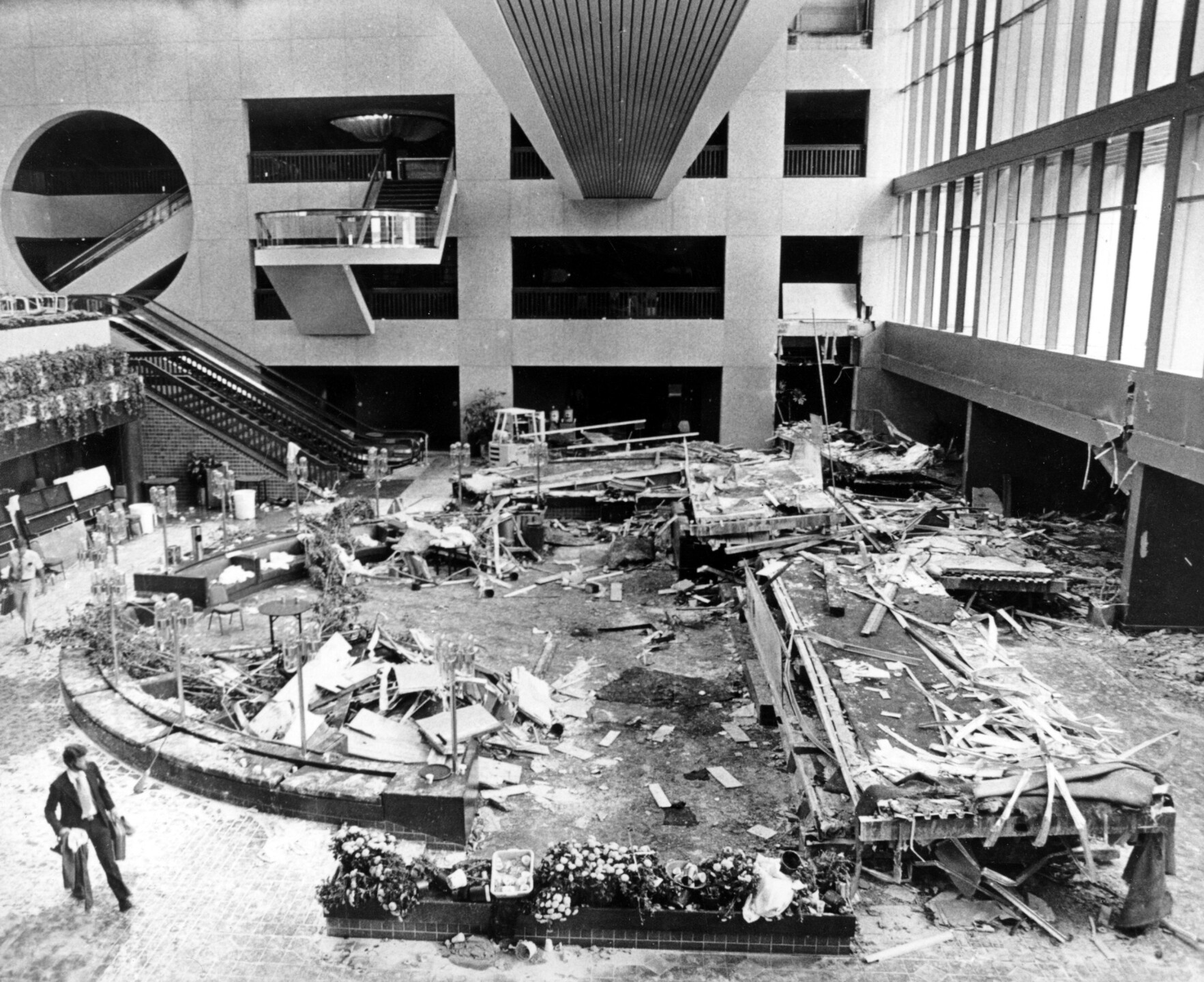 PHOTOS: 1981 Hyatt Regency skywalk collapse PHOTOS: 1981 Hyatt Regency skywalk collapse