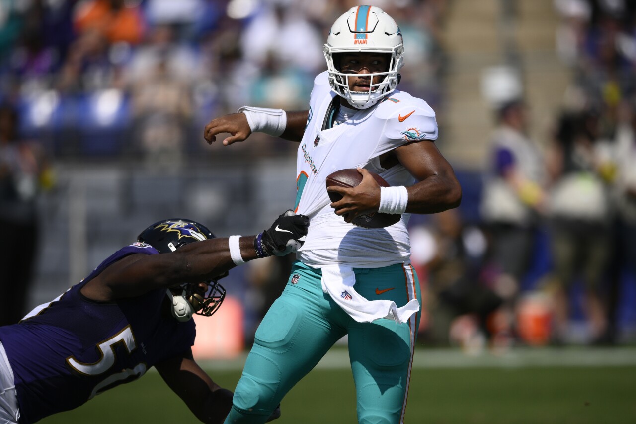 Tua Tagovailoa, Dolphins rally from 21 down to beat Ravens - The Globe and  Mail