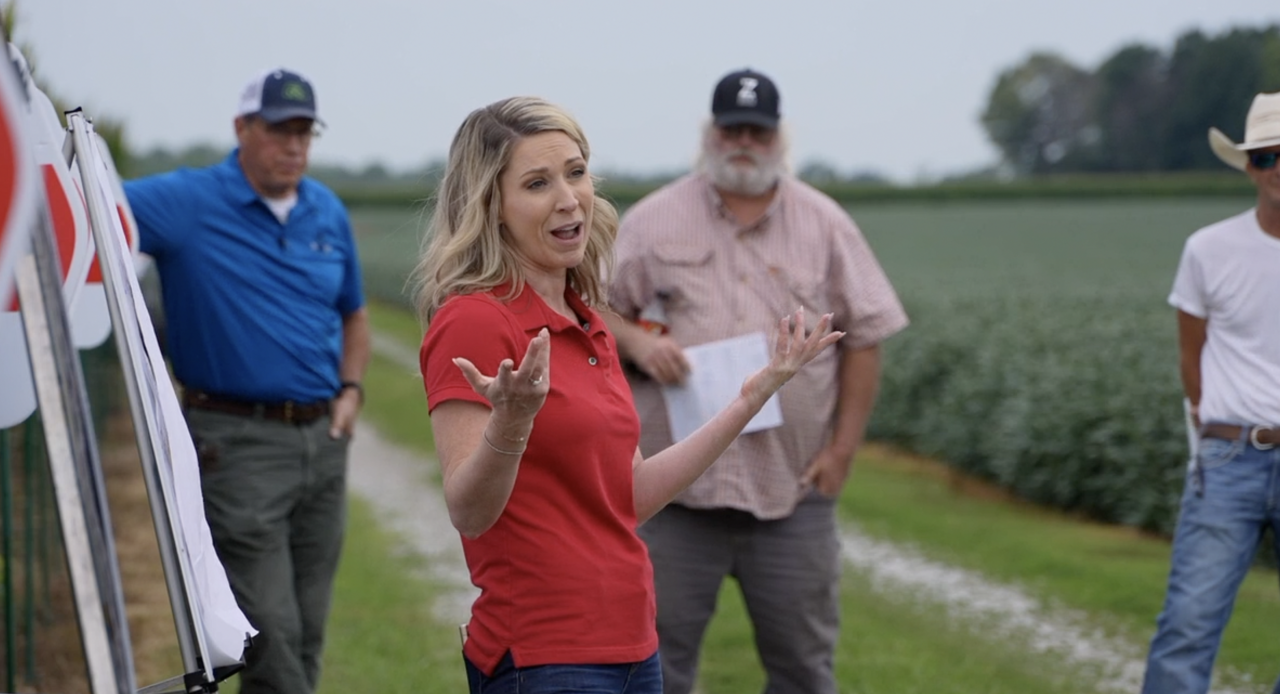 Jen addressing farmers