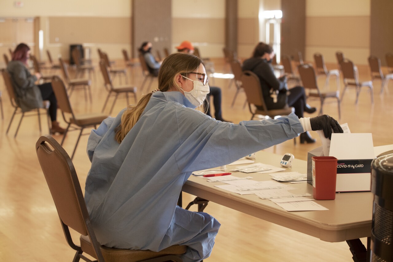 BGSU MLS students help adminster COVID-19 tests on campus