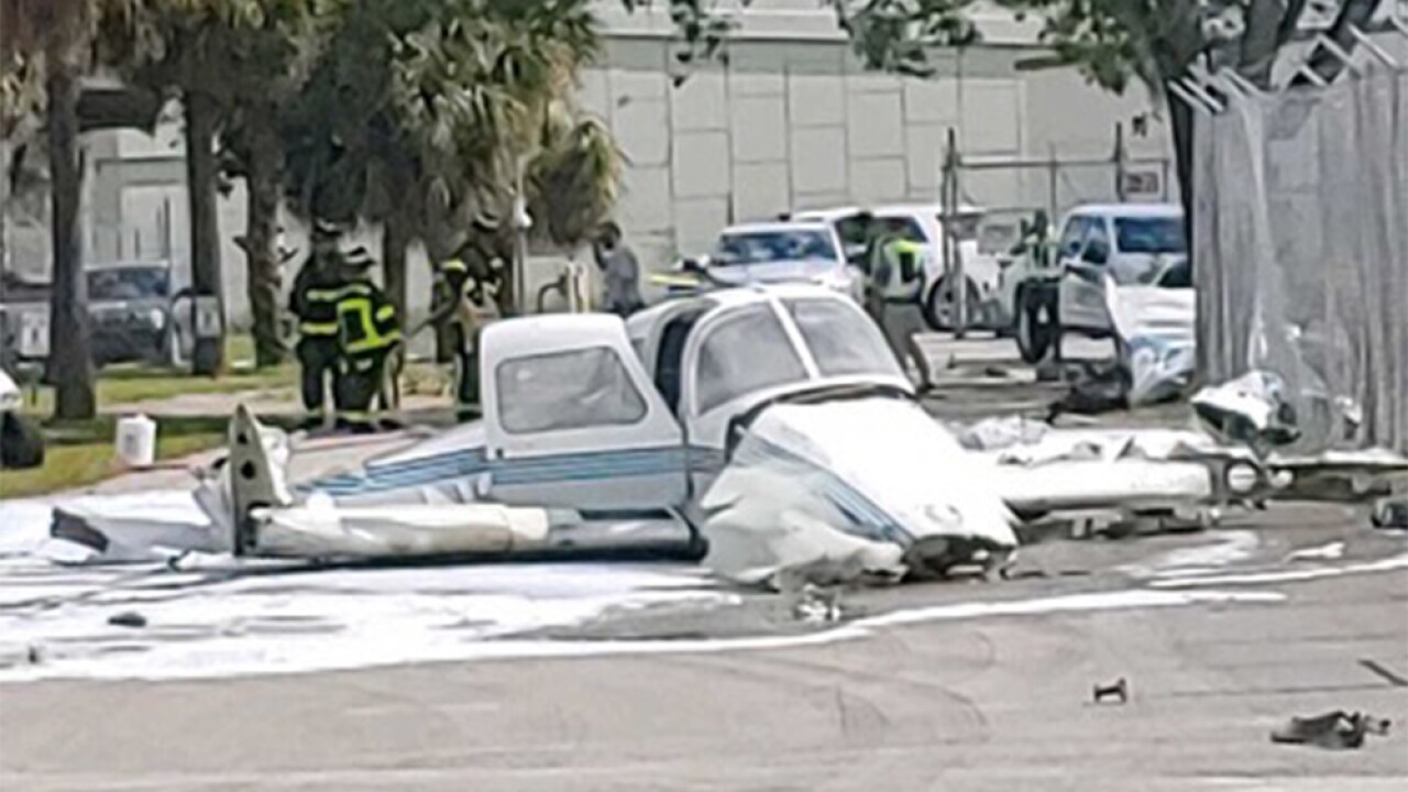 Small plane crashes at Boca Raton Airport, local doctor hurt