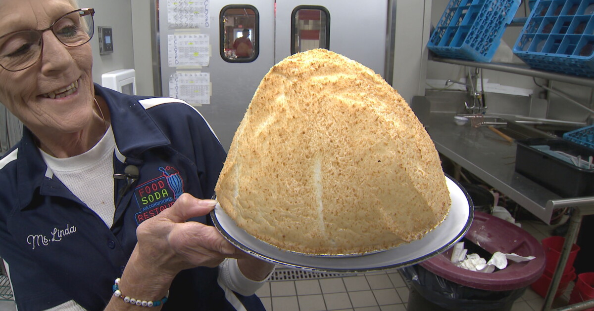 'Pie Lady' Ms. Linda reflects on 30 years at Elliston Place Soda Shop - Vimarsana News