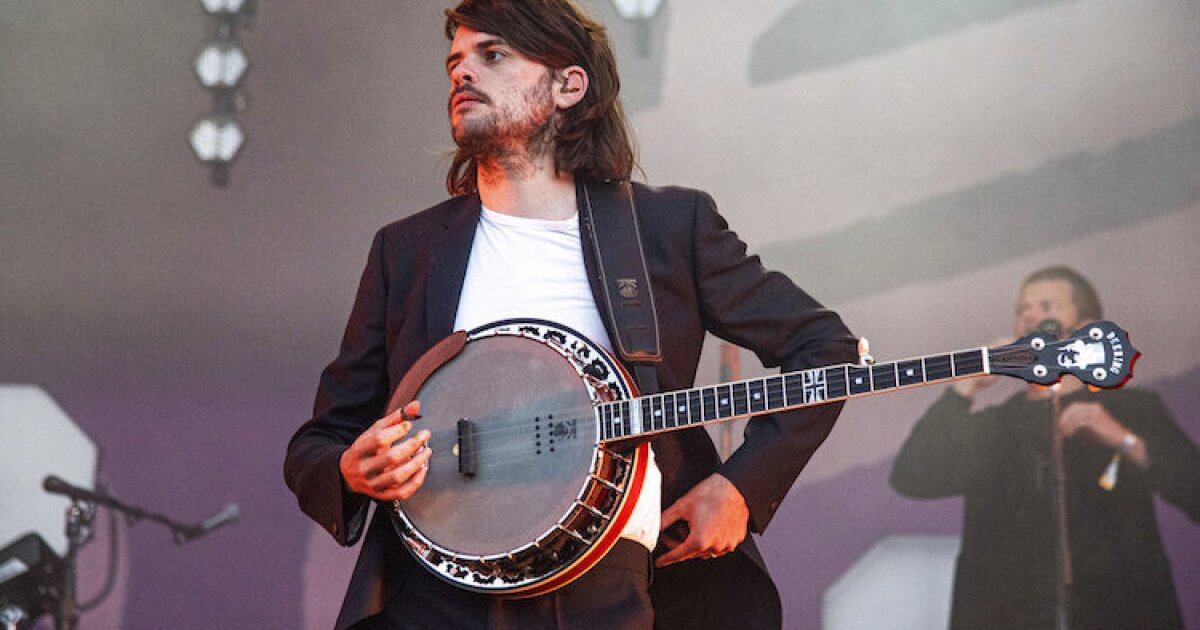 Banjo player Marshall leaving Mumford & Sons