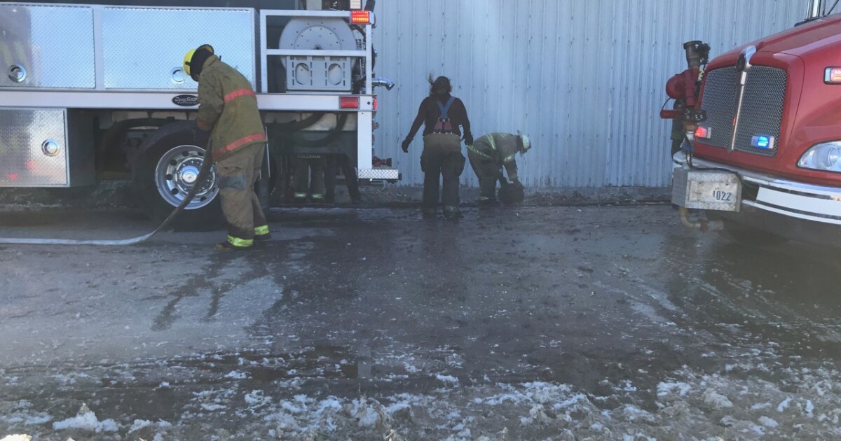 Fire sweeps through Sinton cotton gin