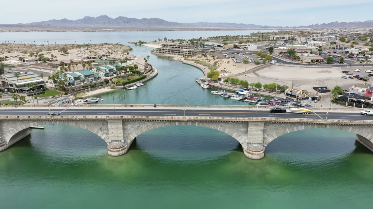 London Bridge in Lake Havasu 2.png
