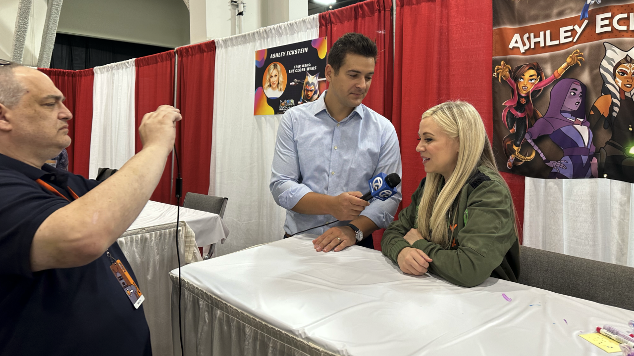 Ashley Eckstein visits Motor City Comic Con, meeting 'Star Wars' fans