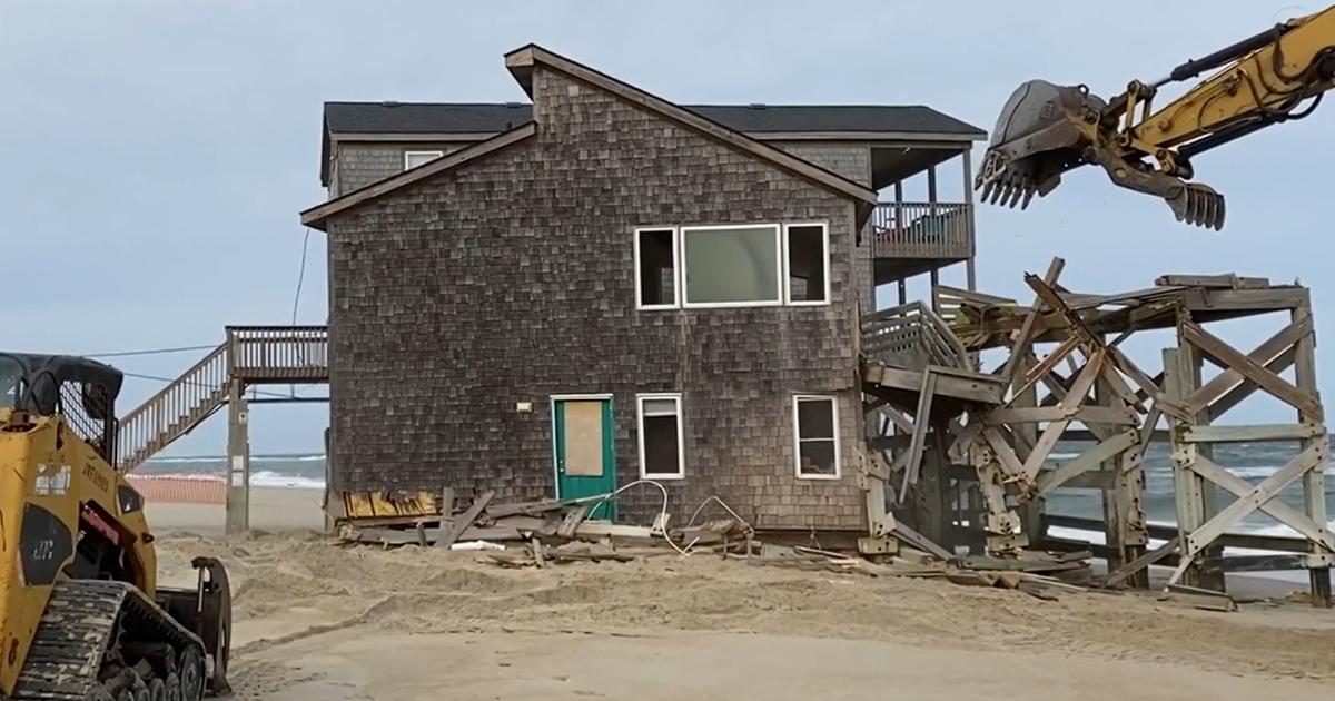Endangered Rodanthe beachfront homes come down - Vimarsana News