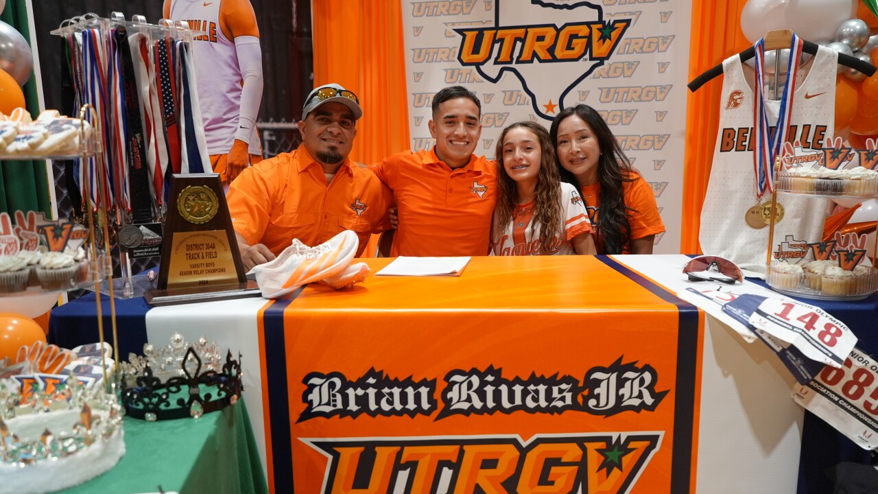 Beeville's Brian Rivas Jr. signs with UTRGV