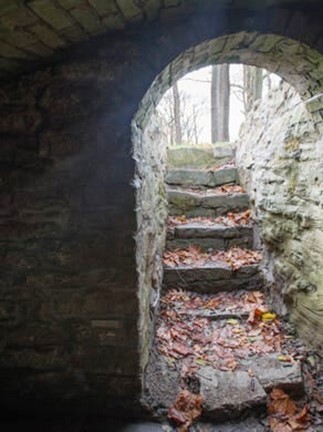 UGRR Tunnel Entrance.jpg