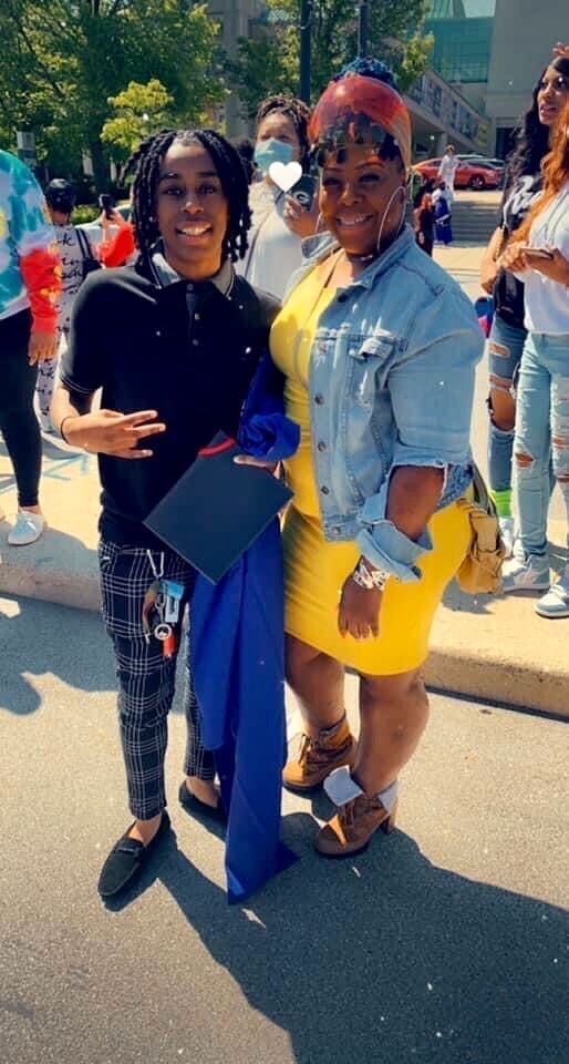 The family says La’Dasia Porter, 19, died trying to protect her mom, O’Keyin Riles, 42.