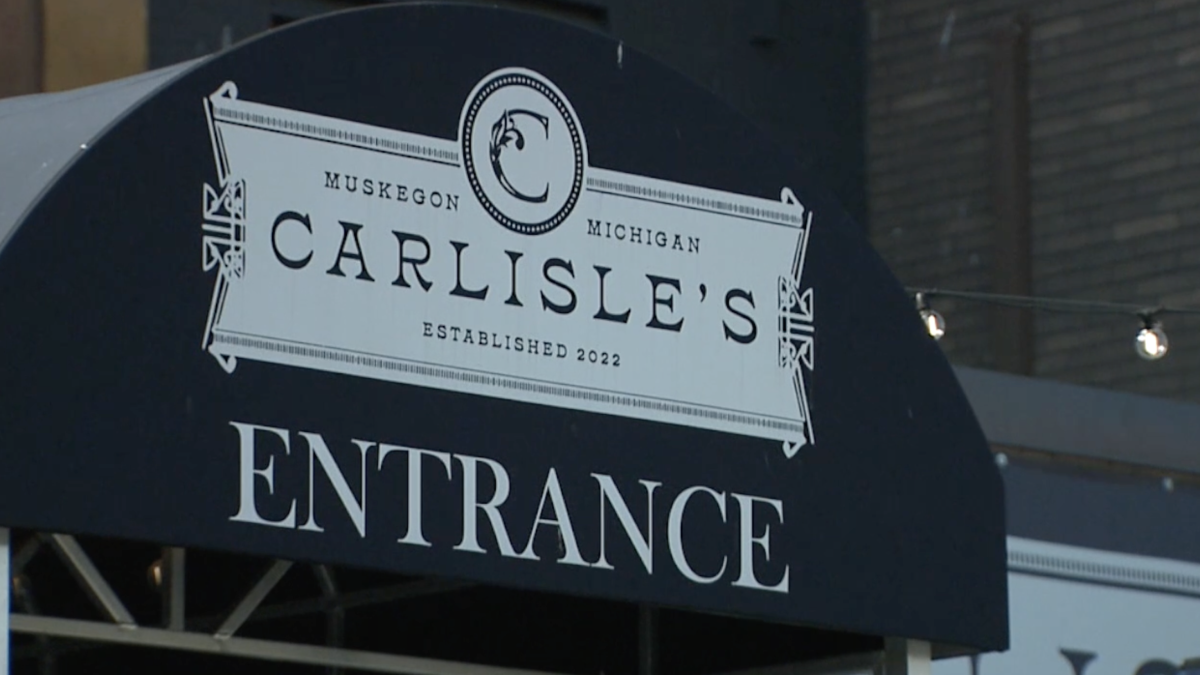 World Cup watch parties boost business at Carlisle's restaurant in Muskegon as fans rally for Team USA