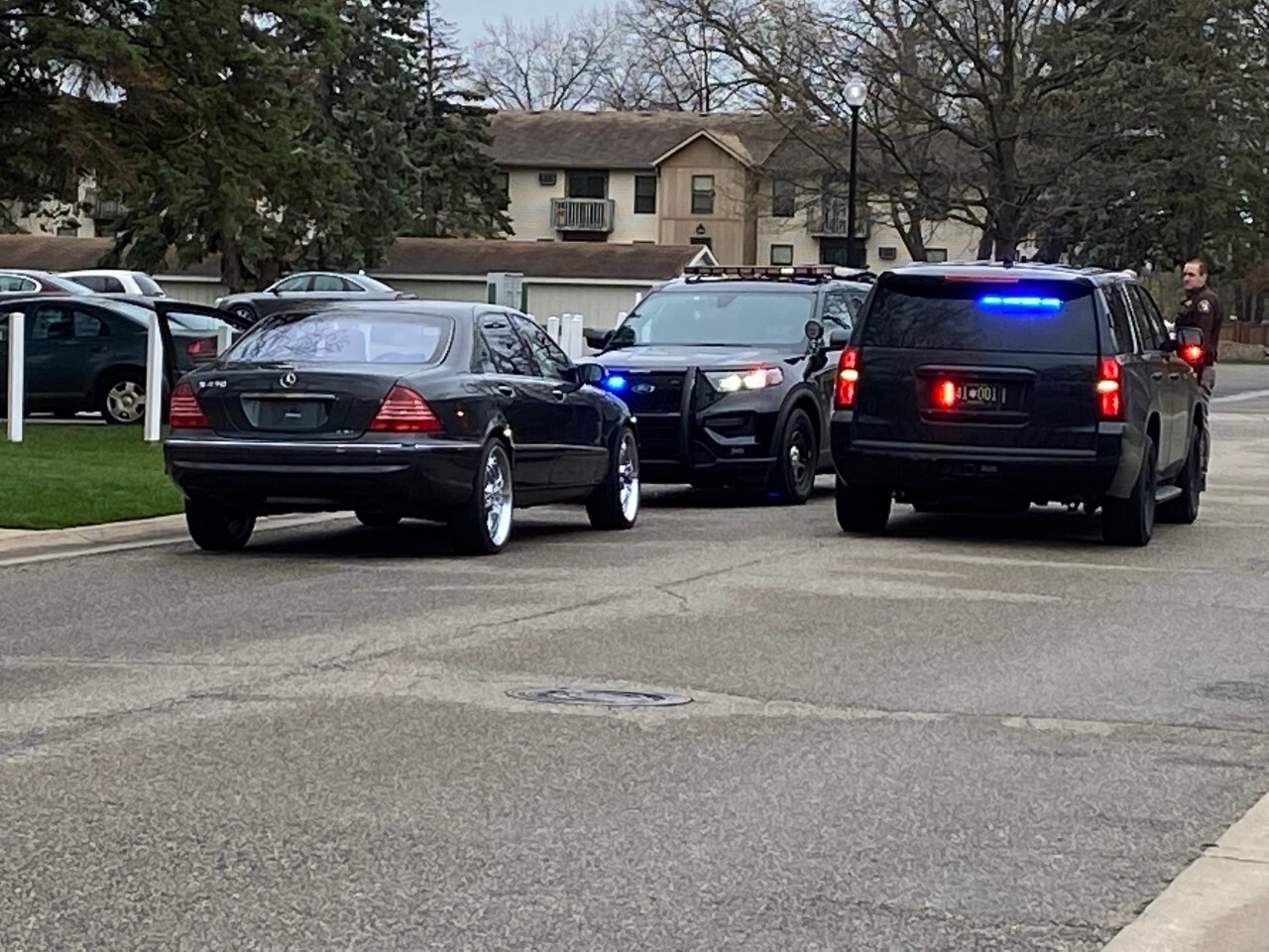 macatawa bank suspect vehicle.jpg