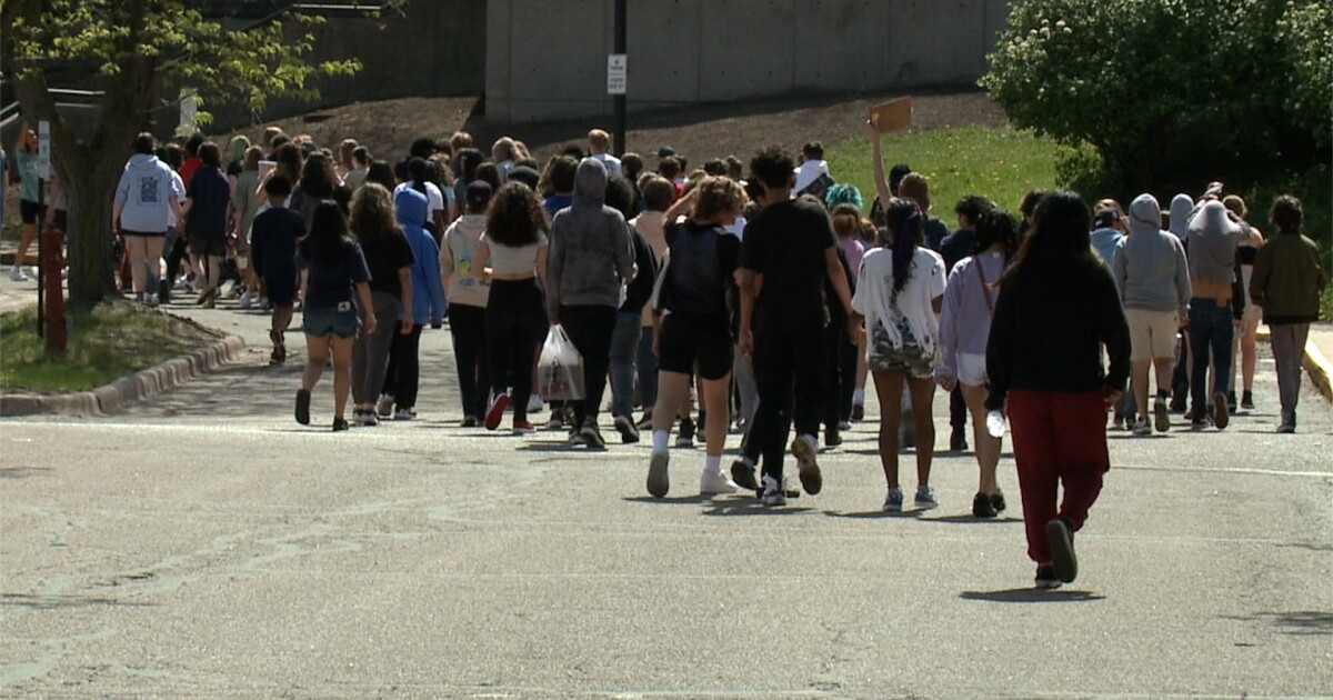 School safety expert weighs in as GRPS backpack ban takes effect - Vimarsana News