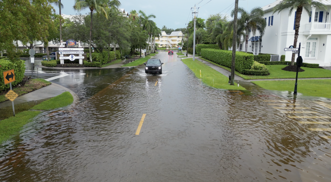 MORE THAN A FOOT: Naples drivers stall out and change plans due to weather