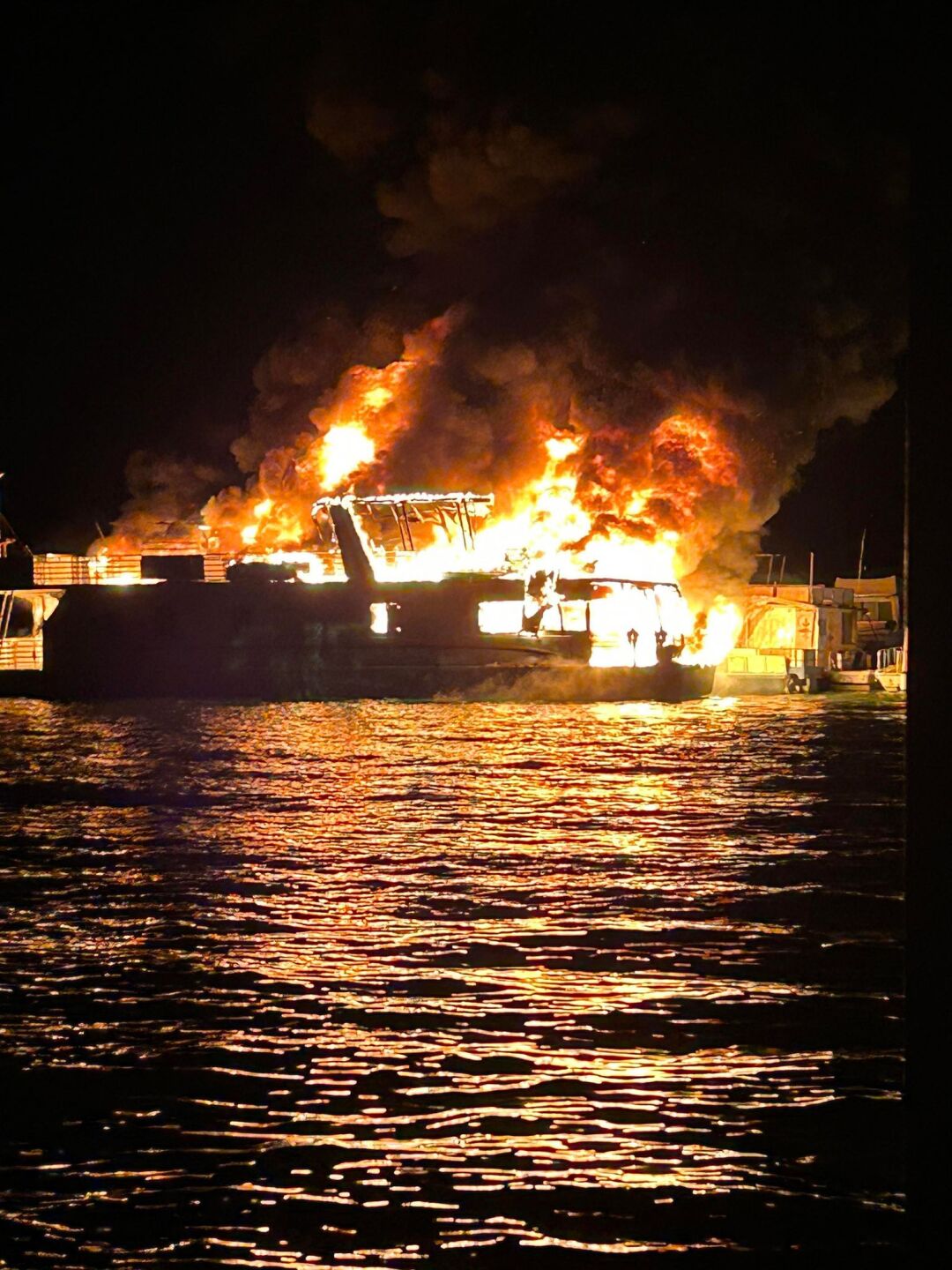 1027 LAKE POWELL BOAT FIRE 5.jpg