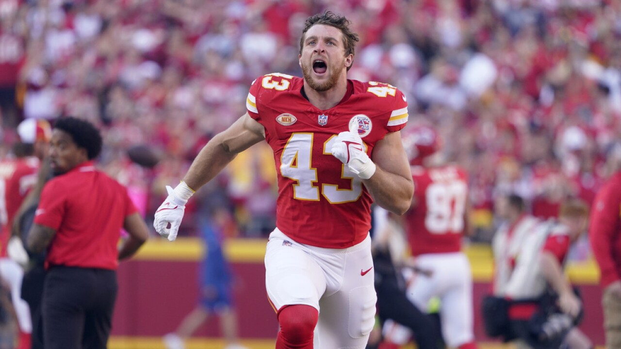 LB Jack Cochrane sees most extensive action on defense as Chiefs' injuries mount