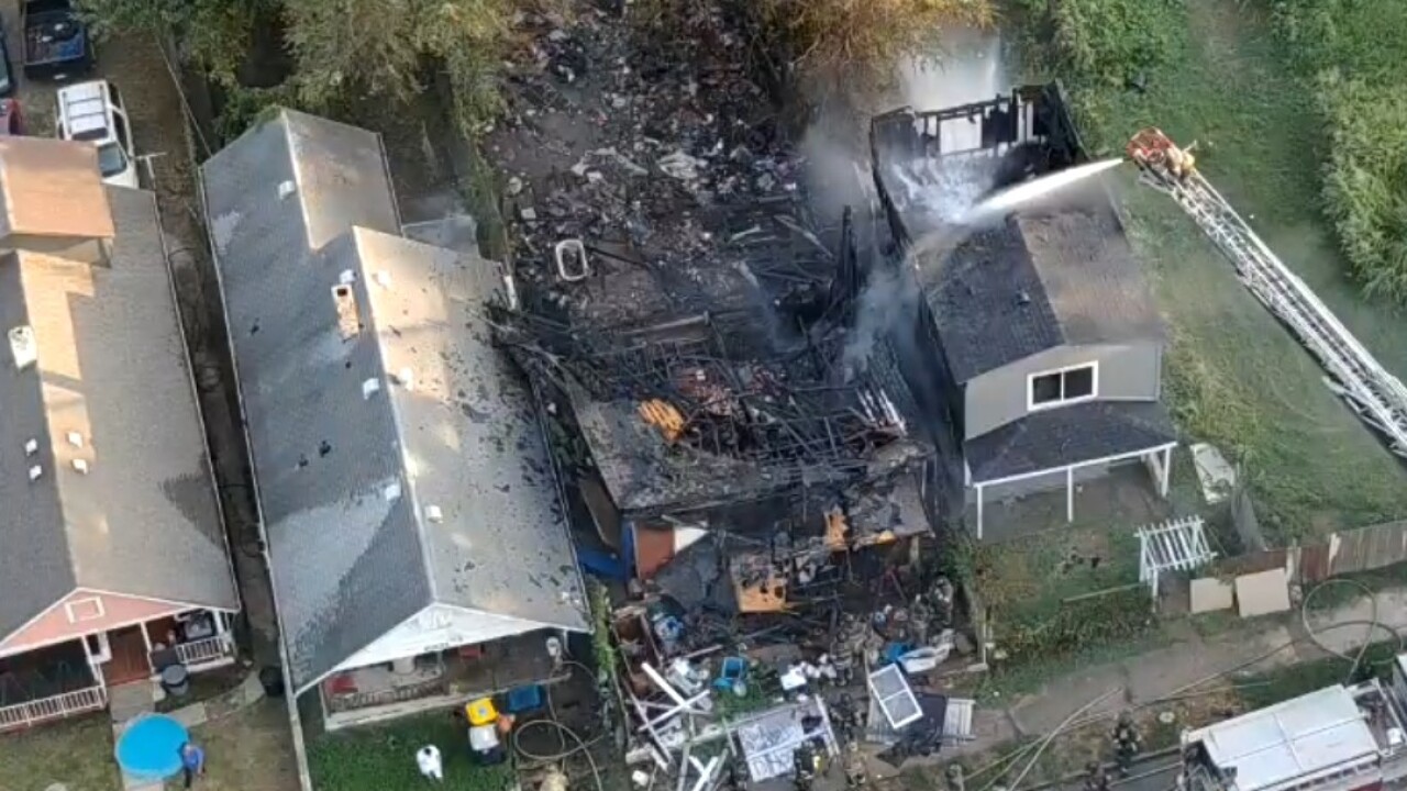 KCMO firefighters battle fire in 2 houses Thursday evening