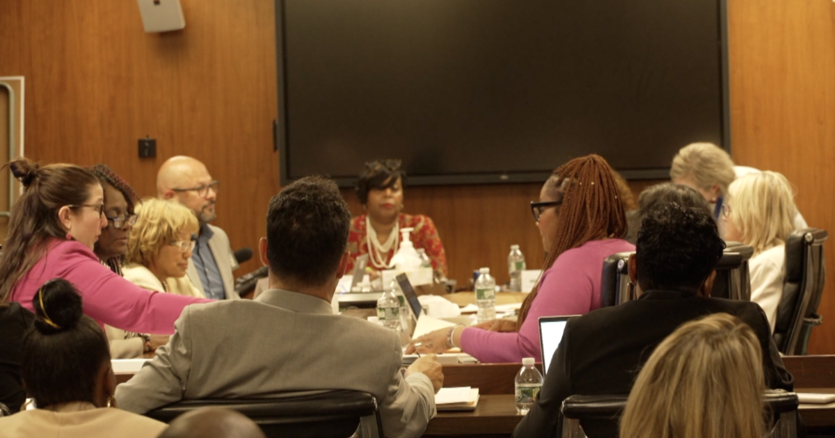 La Junta de Educación de las Escuelas Públicas de Buffalo aprueba el presupuesto en 5-3 votos La Junta de Educación de las Escuelas Públicas de Buffalo aprueba el presupuesto en 5-3 votos