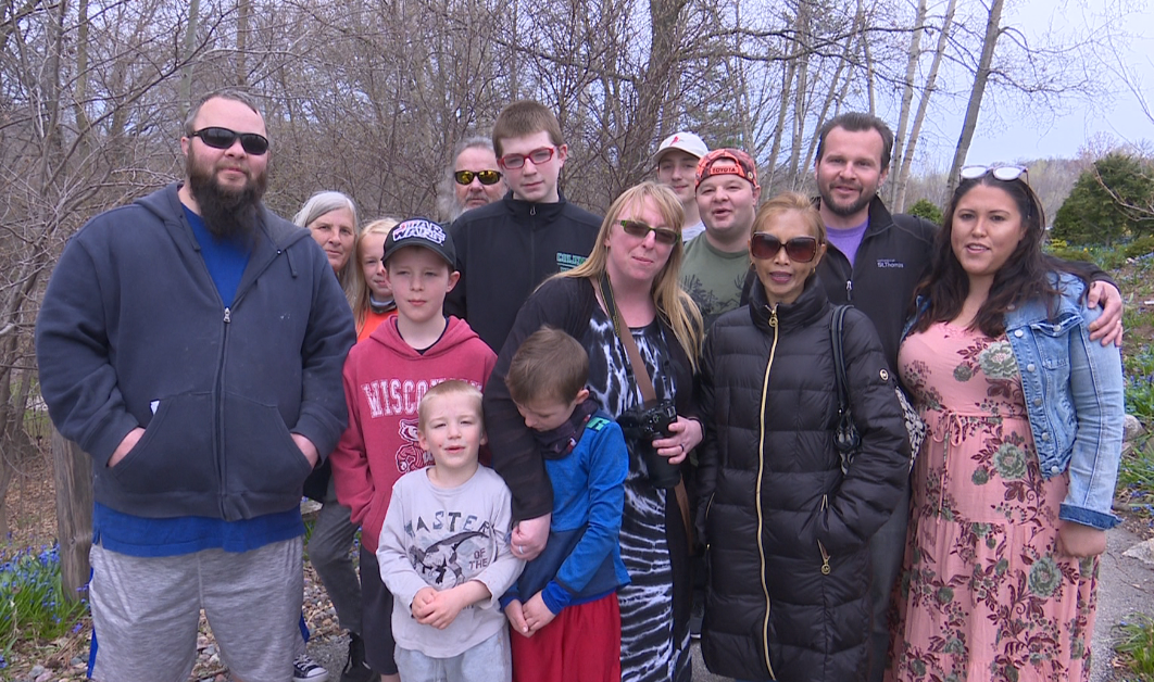 Honoring Mom: Families celebrate Mother's Day at the Green Bay Botanical GardensV