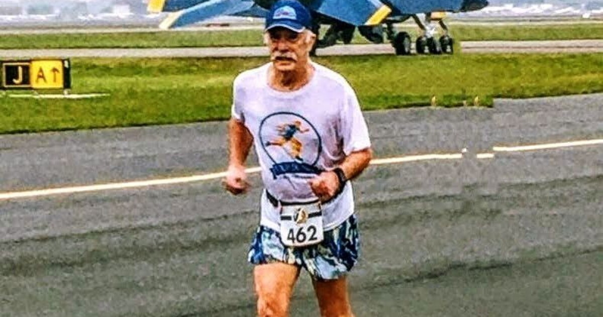 Friend carries runner's ashes to honor him during Gasparilla Distance Classic - Vimarsana News