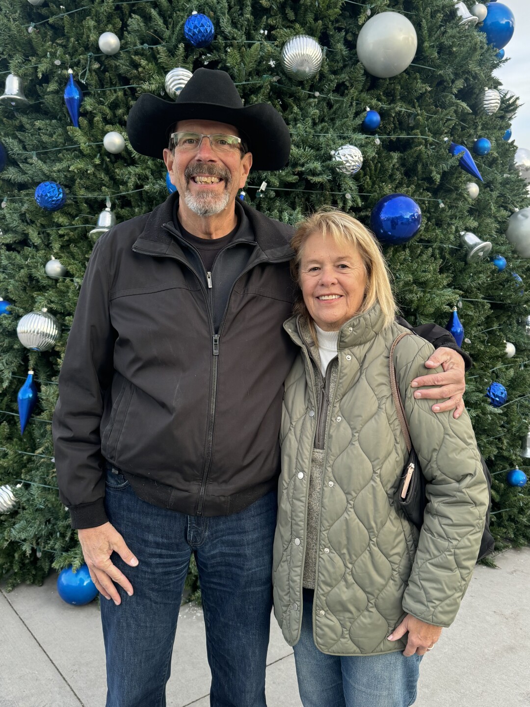 CHUCK & DEB HELLINGS.jpg