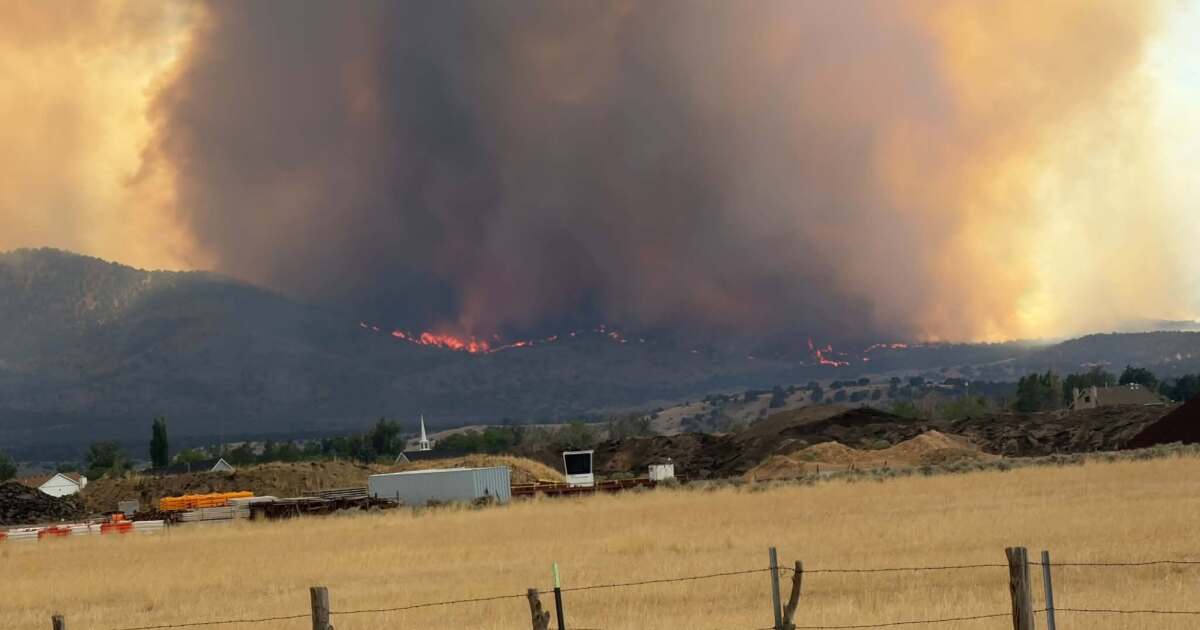 Kanosh residents ordered to evacuate after wildfire jumps containment line